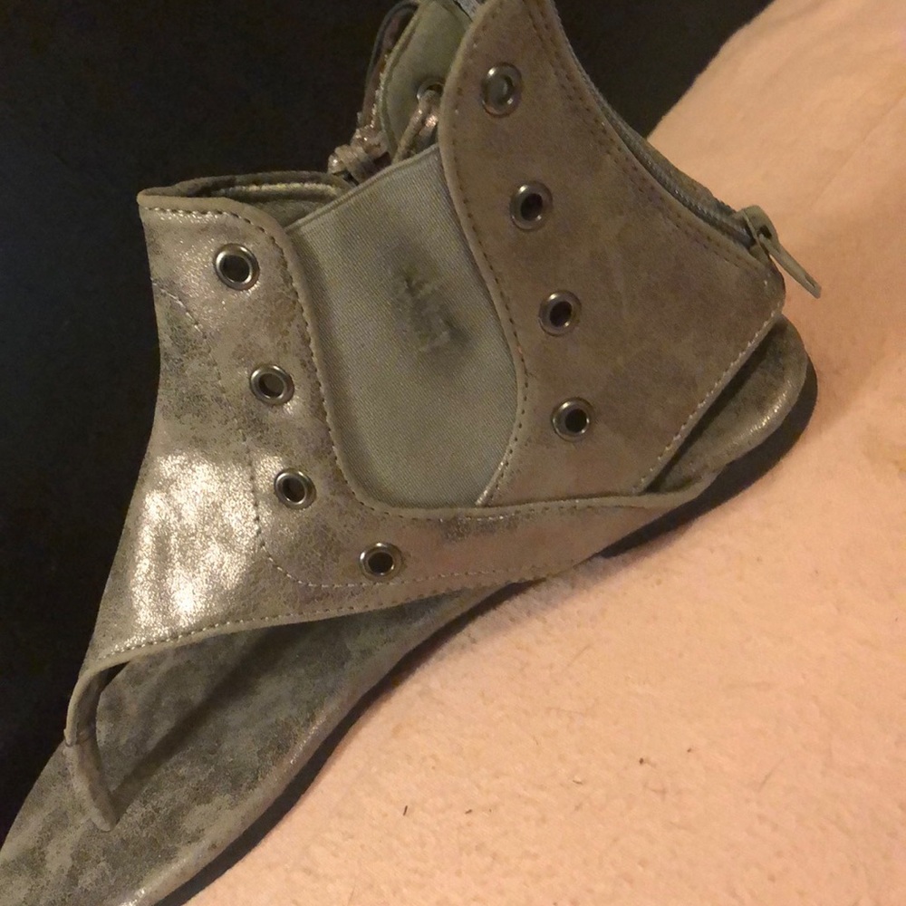 Pierre Dunnus Sandle